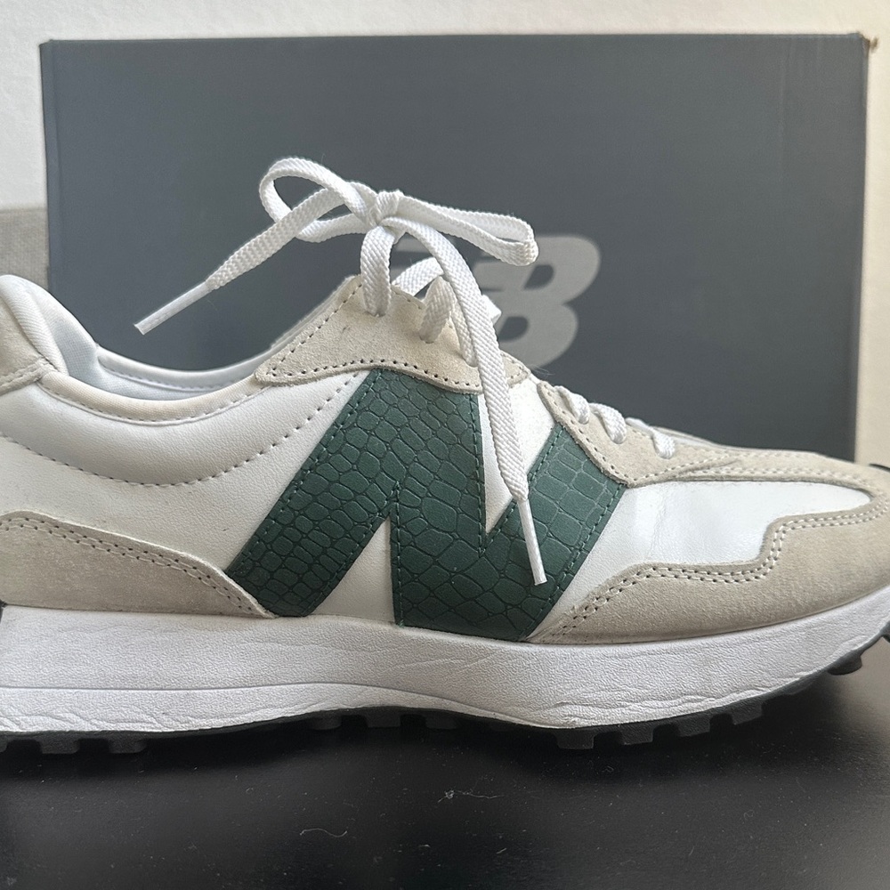 NEW BALANCE 327 Womens Shoes